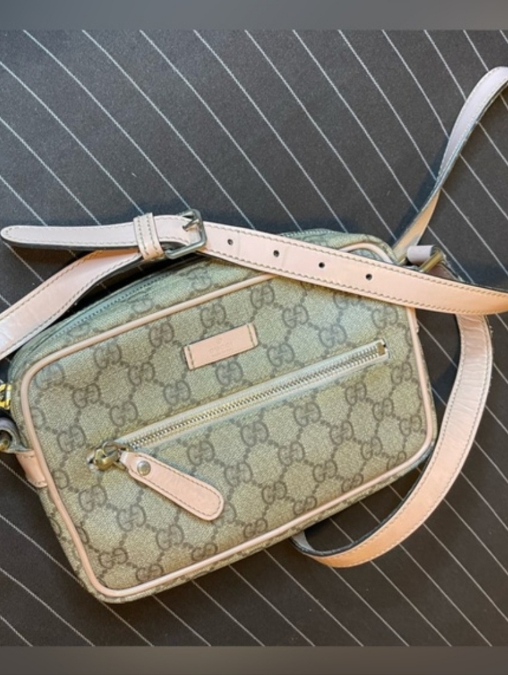 Gucci monogram and pink patent leather crossbody.